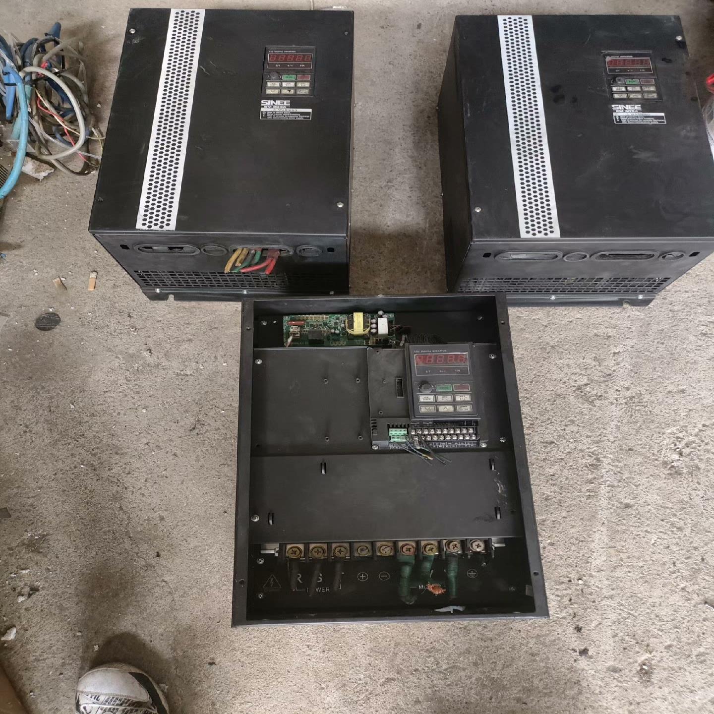 正弦变频器，EM300A–037G/045P–3A，成色不错