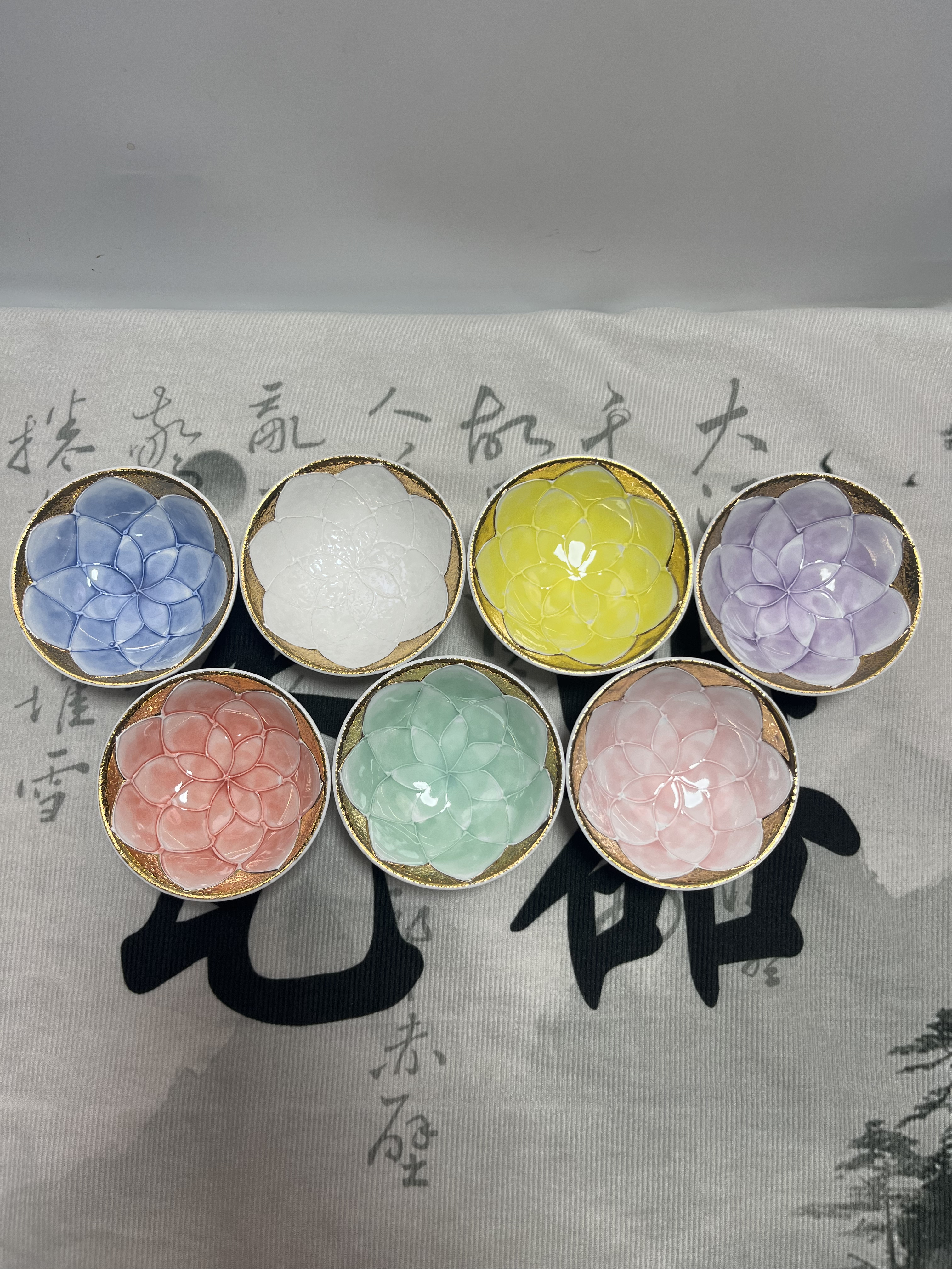 日本文山窑高足茶盏，七种颜色可选，金边莲花纹饰，纯手工制作。