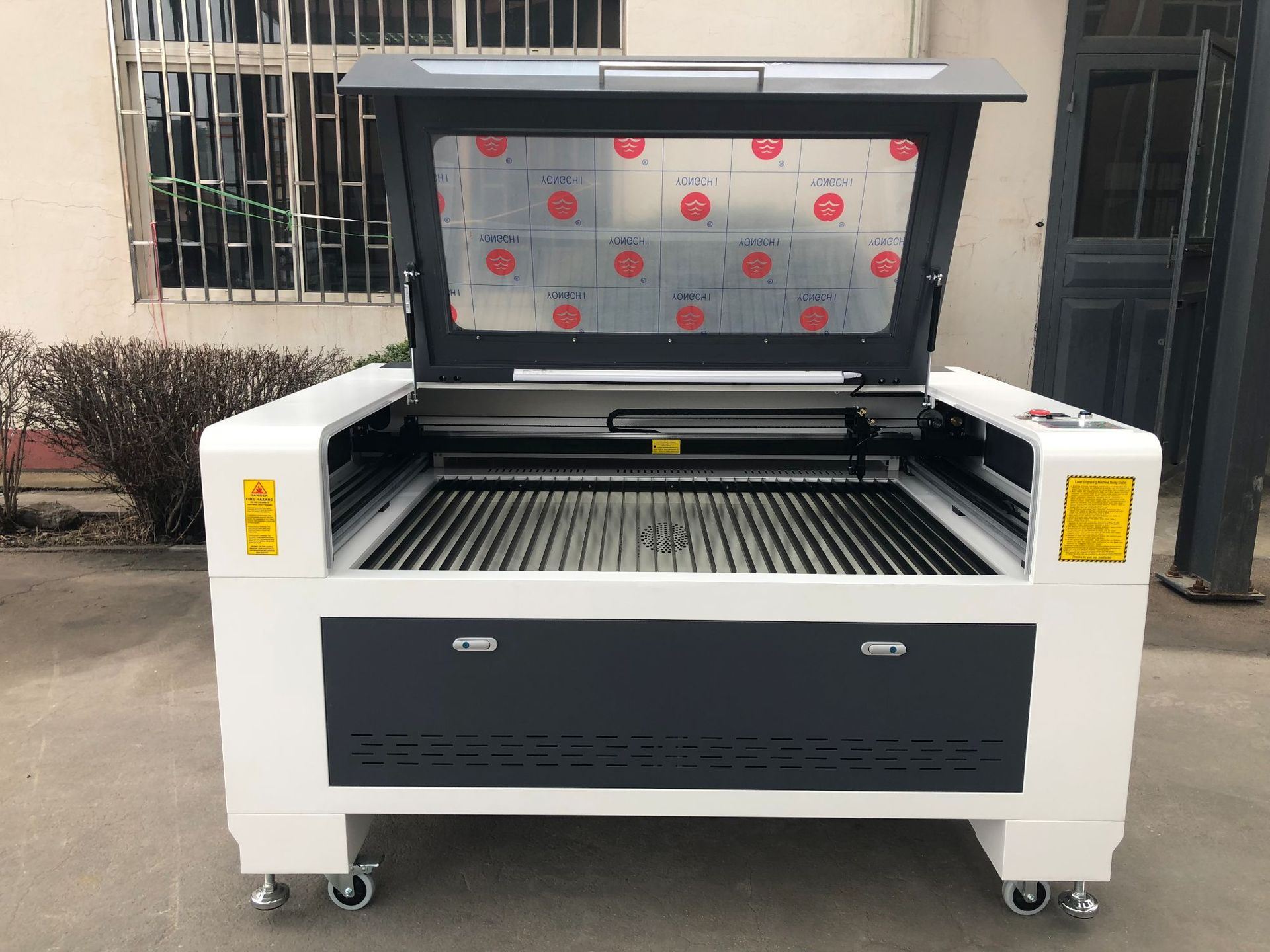 木板亚克力寻巡边激光切割机8mm密度板激光切割机 澳松板切割机