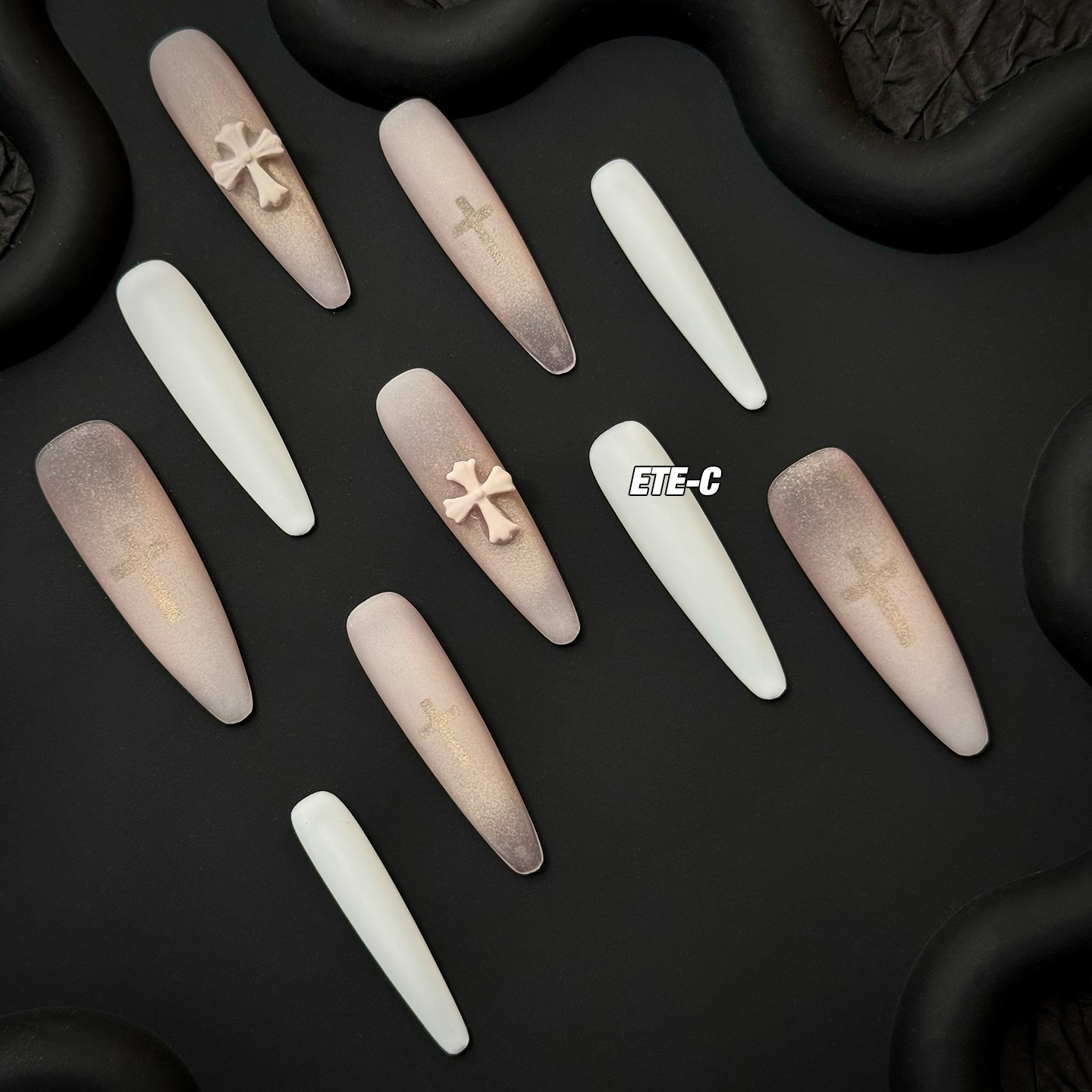 C+修女的祷告穿戴甲秋冬新品