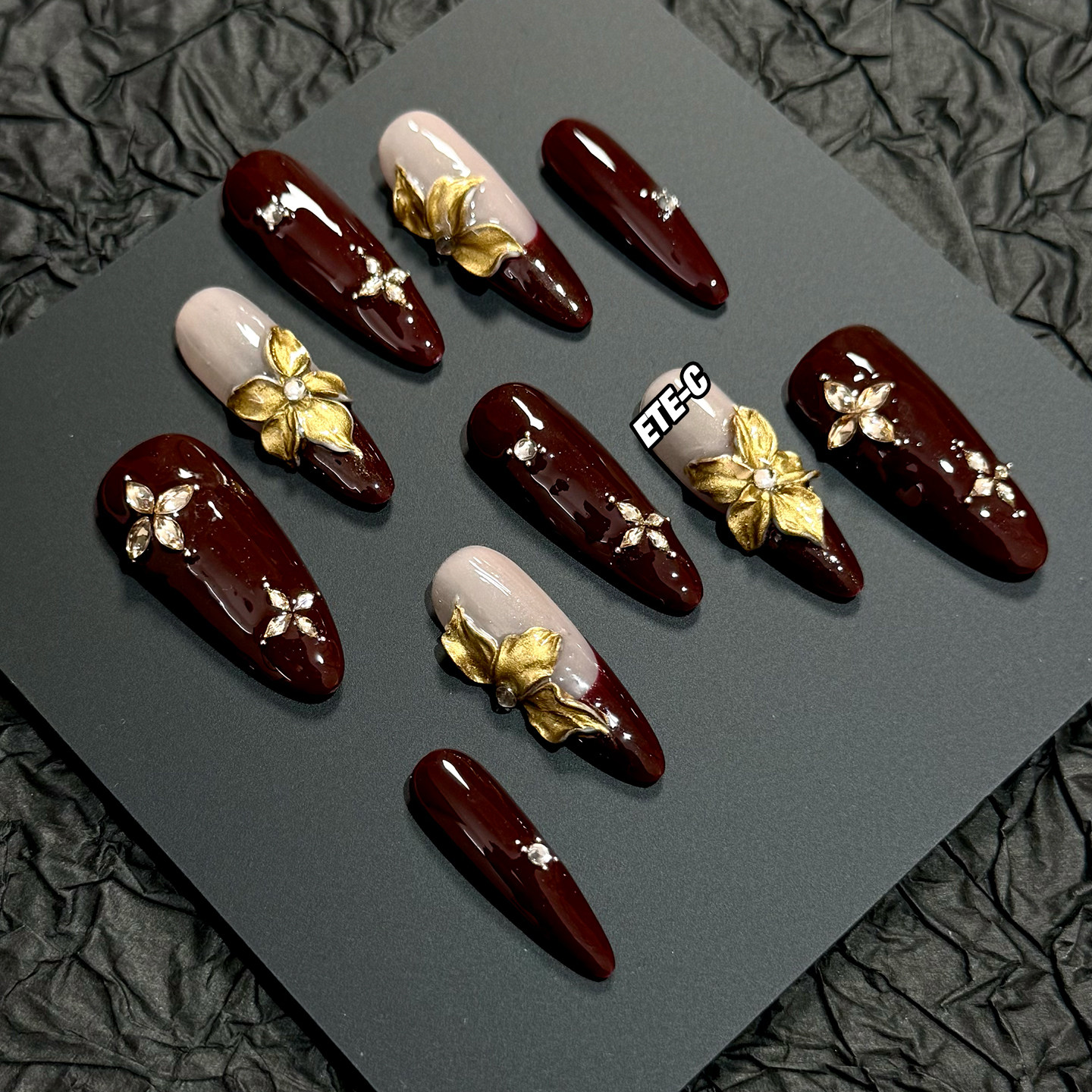 C+绛金 美甲穿戴甲新年红色新款手工重工雕花高级绝美辣妹中长款,彩妆/香水/美妆工具,穿戴甲/甲片,淘宝优惠券,粉丝福利购,淘宝优惠卷