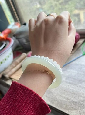 源头和田玉平替青白色新疆正圈扁条玉镯子女情人节年轻款玉石送妈