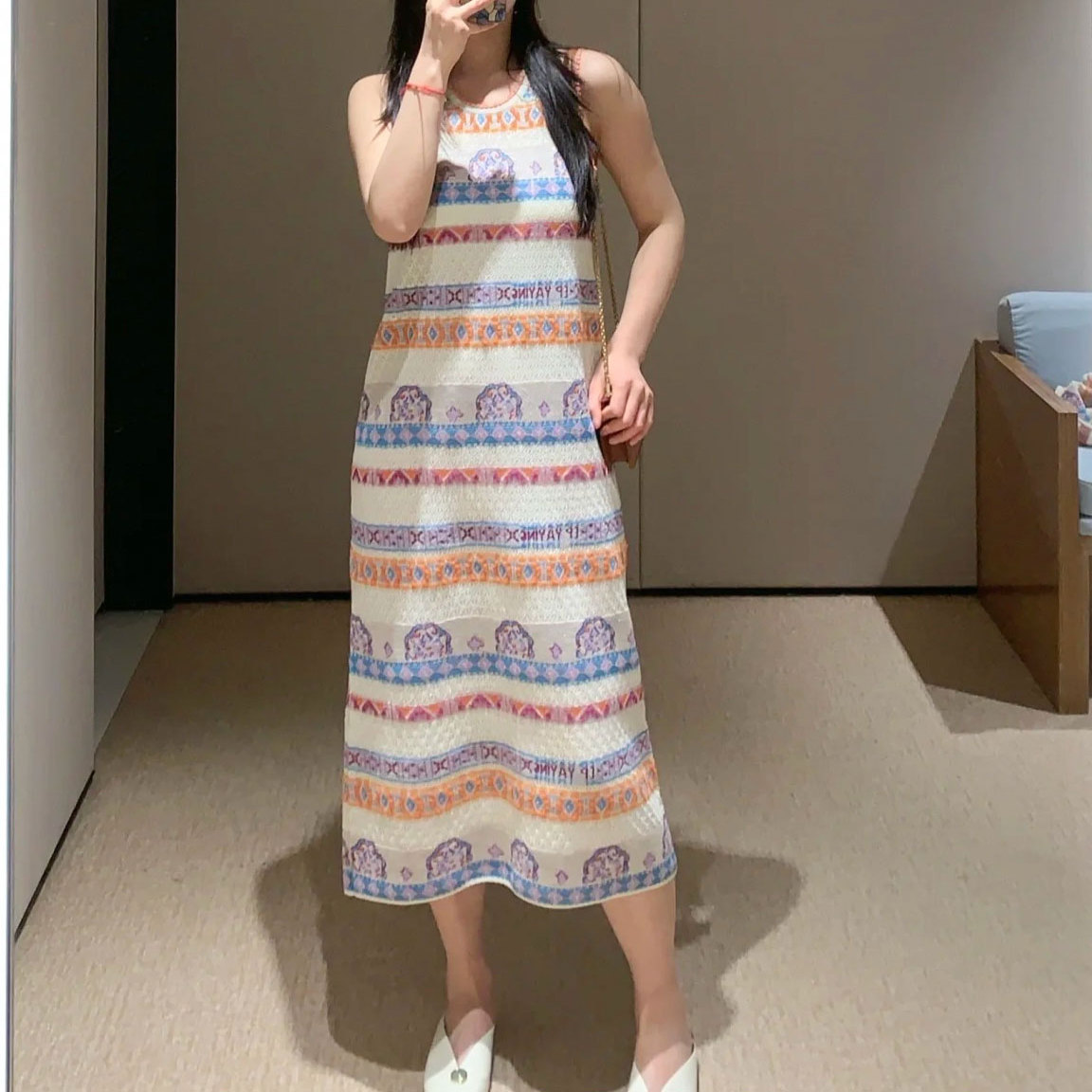 25年夏季 度假风 精美提花刺绣金线针织背心裙 显瘦长裙 连衣裙