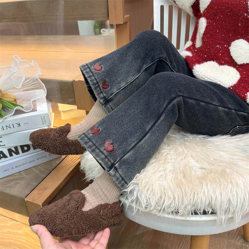 女童牛仔裤子秋冬2025新款儿童爱心小女孩宝宝冬季加绒加厚喇叭裤