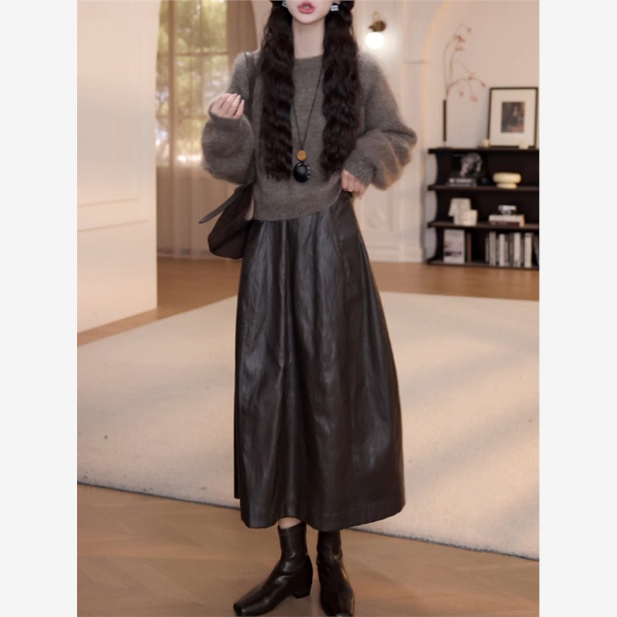 巨好看的秋装搭配一整套2025新款套头软糯针织衫半身皮裙两件套女