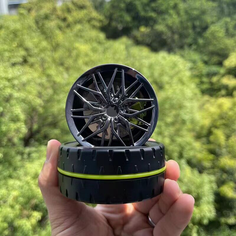 车载香水太阳能旋转轮胎香薰摆件车内固体香薰汽车装饰淡香用品