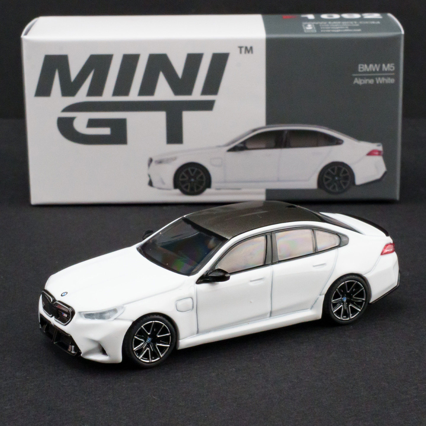 MINIGT 1:64 宝马BMW M5白色 Alpine 1092合金汽车模型图片