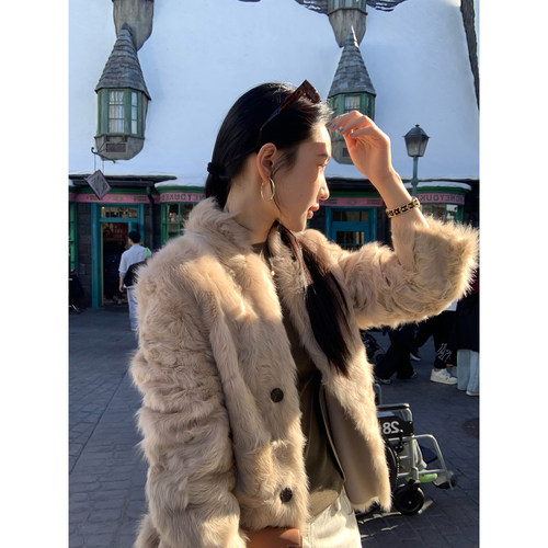 isaro uu 奢贵胎毛小湖羊~定染米驼色超柔软两穿皮毛一体皮草外套