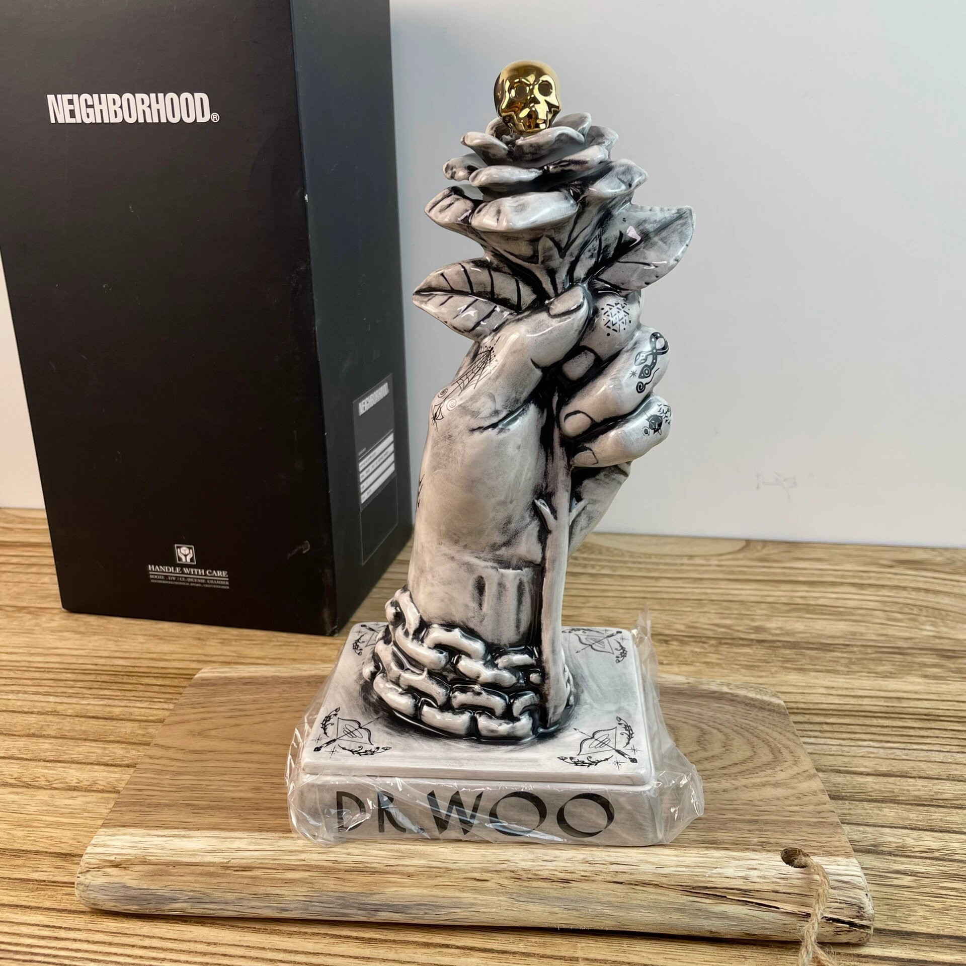 NEIGHBORHOOD手持蔷薇花骷髅香炉NBHD陶瓷家居装饰摆件潮牌香座