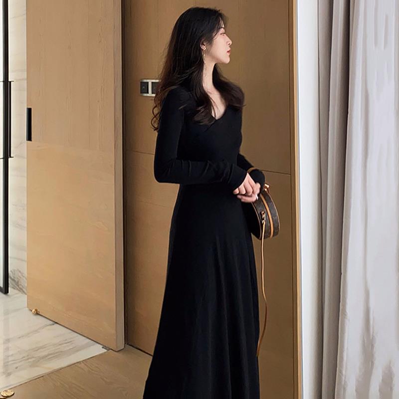 针织连衣裙女秋冬2023新款V领赫本风外穿内搭红色礼服长裙毛衣裙