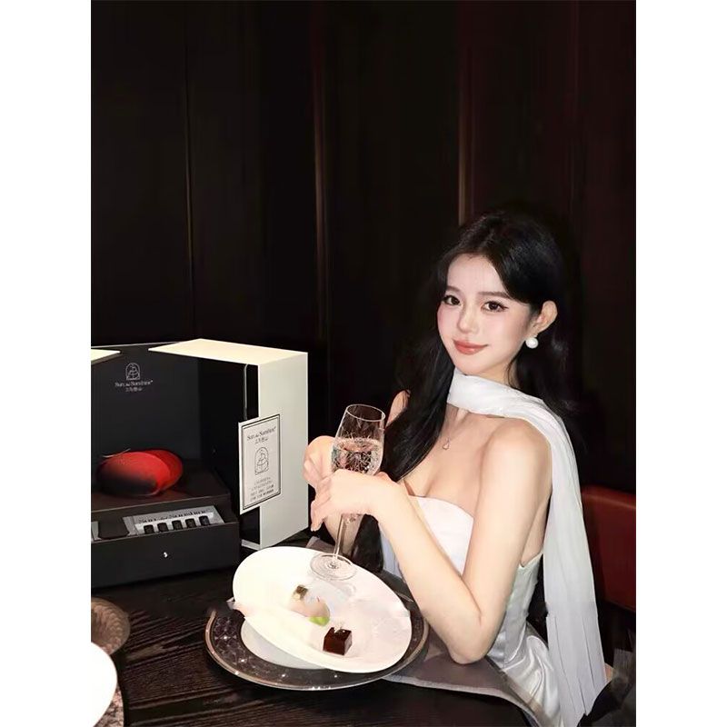 白色抹胸拖尾连衣裙女成人礼礼服裙高端轻奢小众鱼骨缎面生日裙子