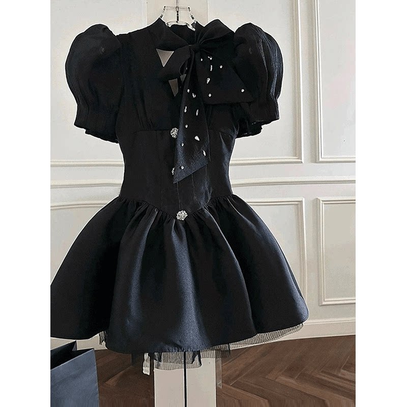 今年流行漂亮连衣裙2026夏季蝴蝶结甜美洋气超好看独特高级感裙子