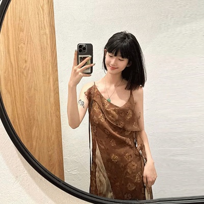 炸街独特漂亮低领连衣裙