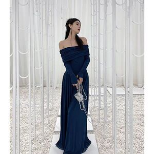 法式高级感仙女露肩收腰显瘦连衣裙气质设计感御姐风