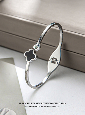 一页出品！时尚小众黑色小花开口手镯优雅百搭几何型女式手环饰品