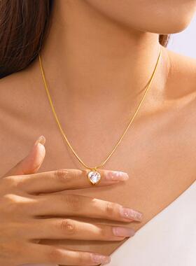 速卖通热卖爱心吊坠项饰 精致轻奢水滴心形锆石吊坠不锈钢项链女