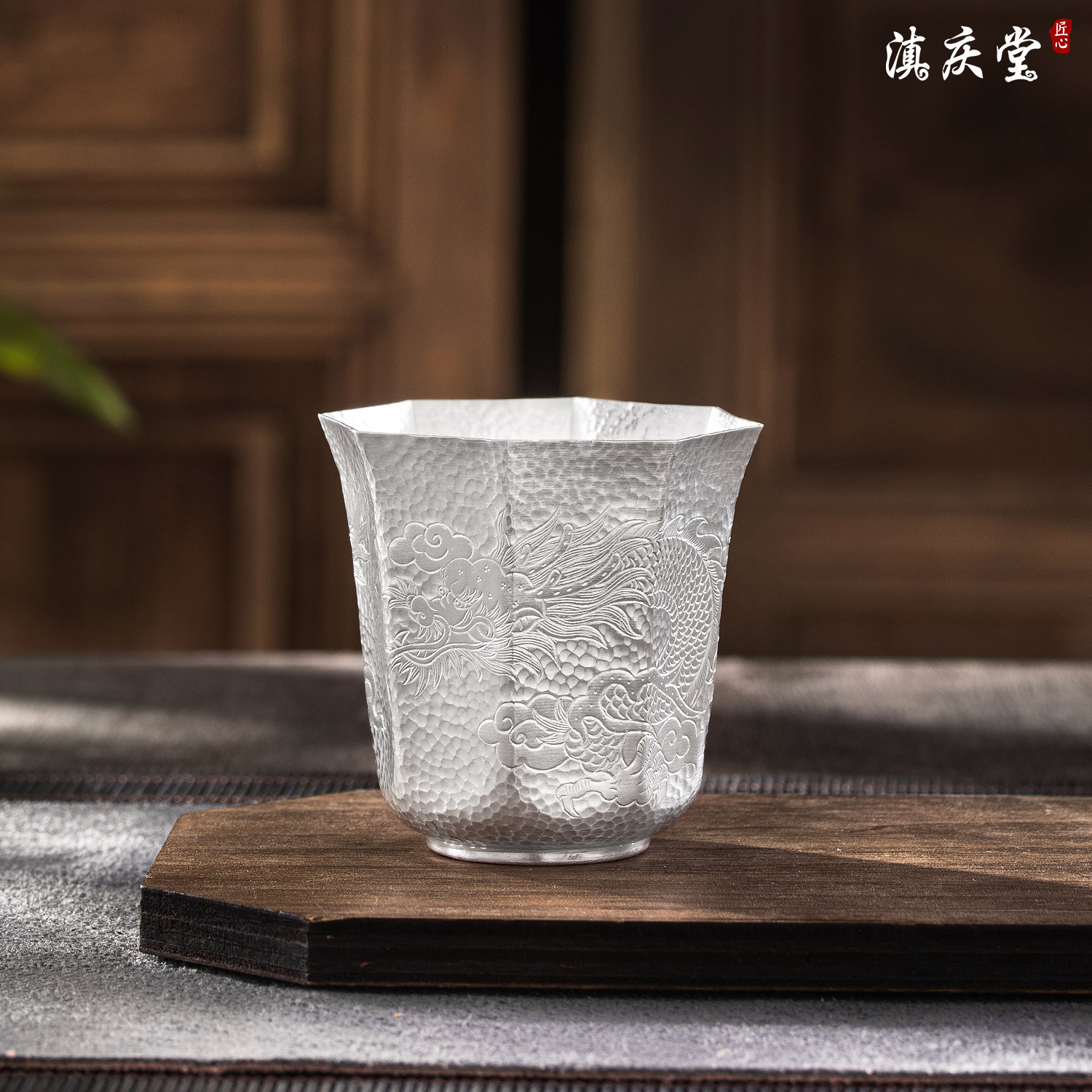 滇庆堂999纯银八方祥龙品茶杯图片