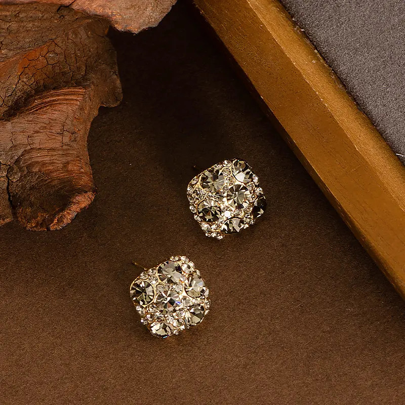 合金合成锆石耳饰 方形茶色镶满钻超闪锆石银针耳钉轻奢小众设计,饰品/流行首饰/时尚饰品新,耳钉,淘宝优惠券,粉丝福利购,淘宝优惠卷