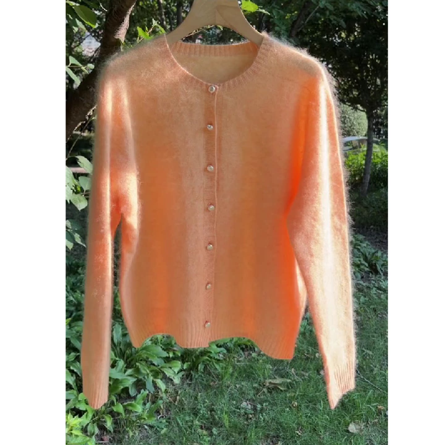 奶橘色山羊毛圆领宽松开衫女