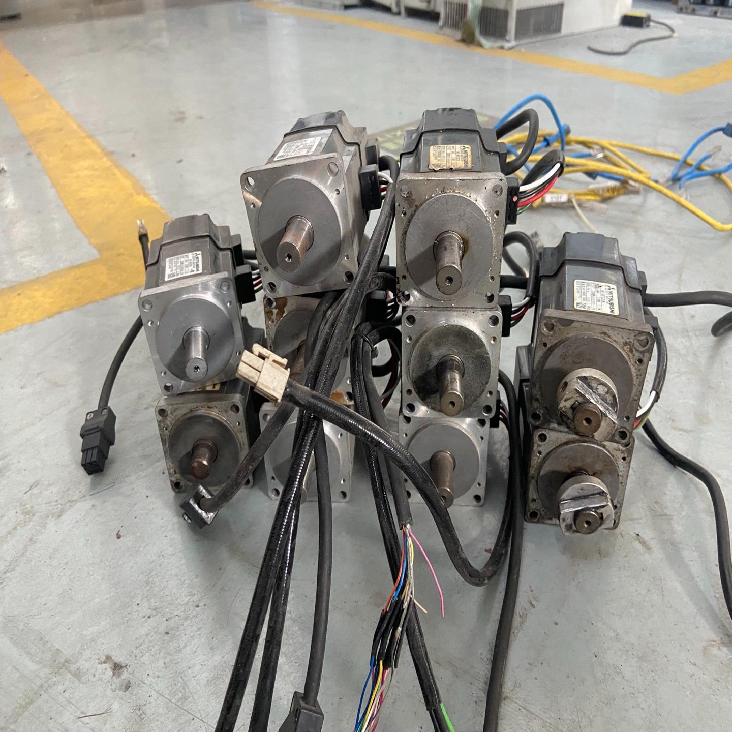 伺服电机HC-KFS23K 200W两台HC-KFS23