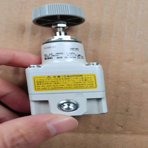 SMC IR1020-01 精密减压阀，带G33-10-01