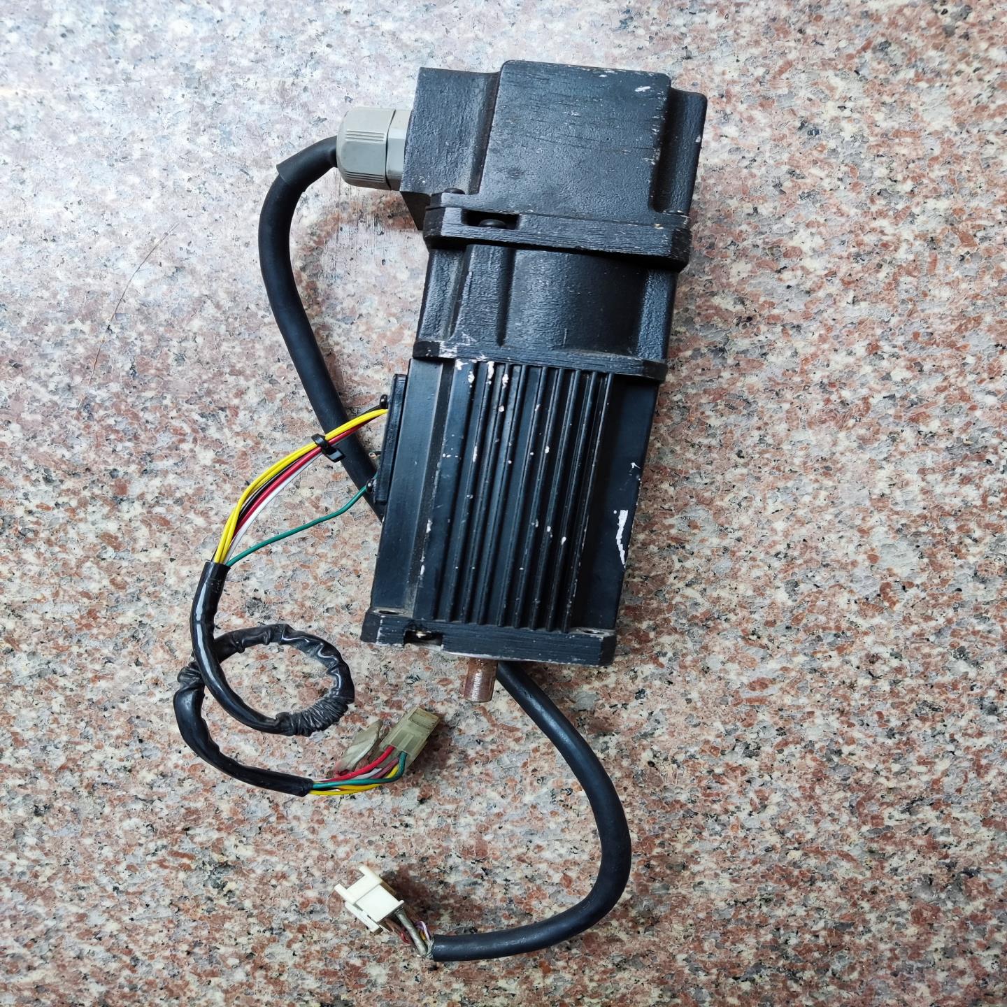 [德峰]-RA13M100 W东芝 M1EB拆机伺服电机130100