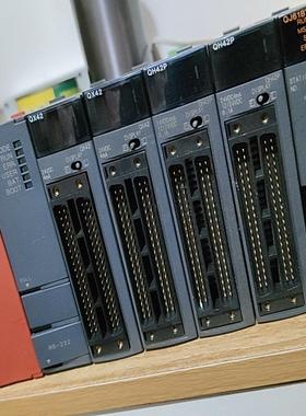 plc，Q02CPU模块，功能全部正常，成色如图实拍漂
