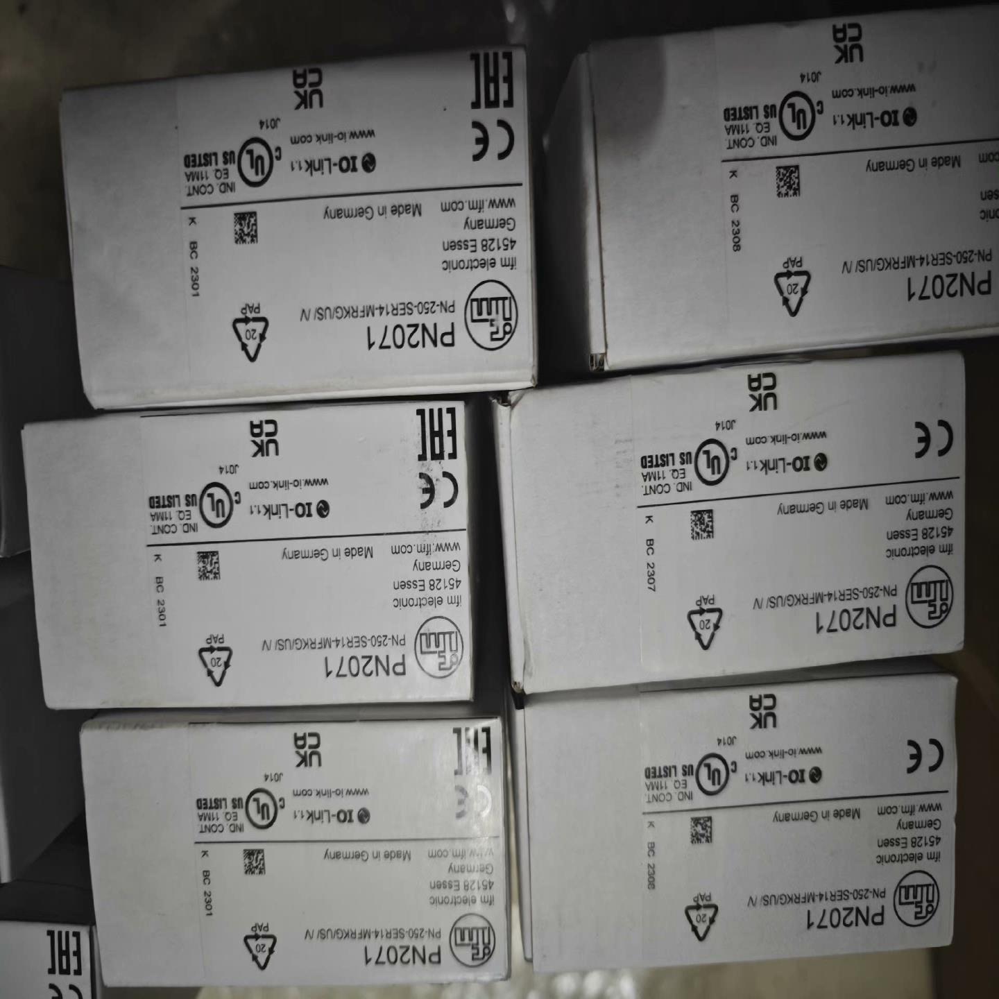 易福门压力传感器PN2071 全新带装！为