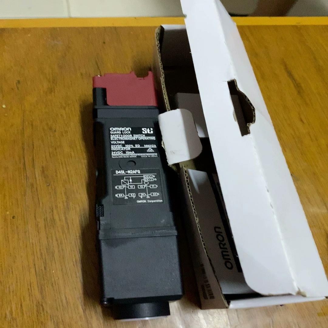 电磁锁安全门开关D4SL-N2AFG如图带装未使用过
