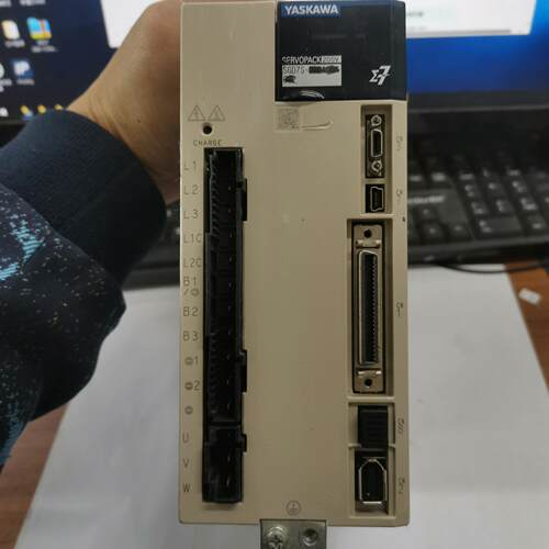 SGD7S-5R5A00B202安川7系750W伺服器 ，工