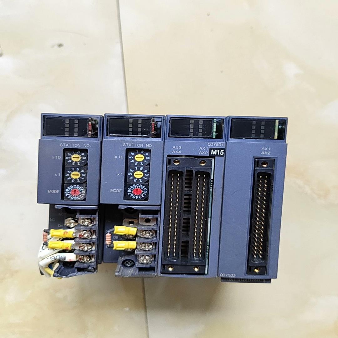 QJ61BT11（二个）,QD75D4（第三个）,QD7