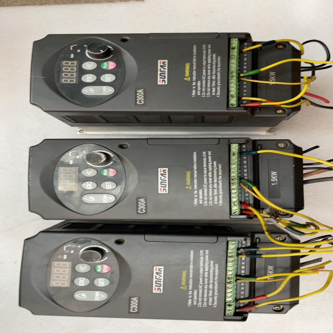 四方变频器C300A-2S0015三台1.5千瓦220V