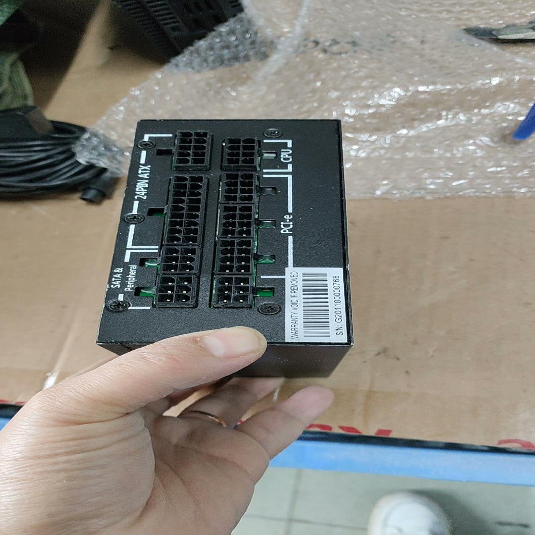 CWT 侨威电源，无拆无修，型号：CSI750M 750W