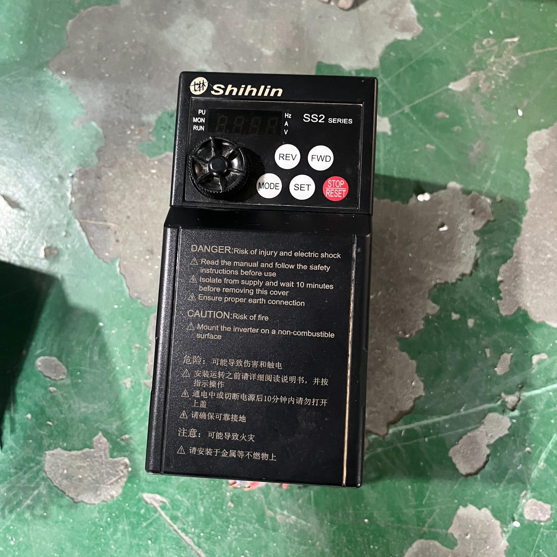 士林变频器SS2-021-0.75K，220V0.75kw