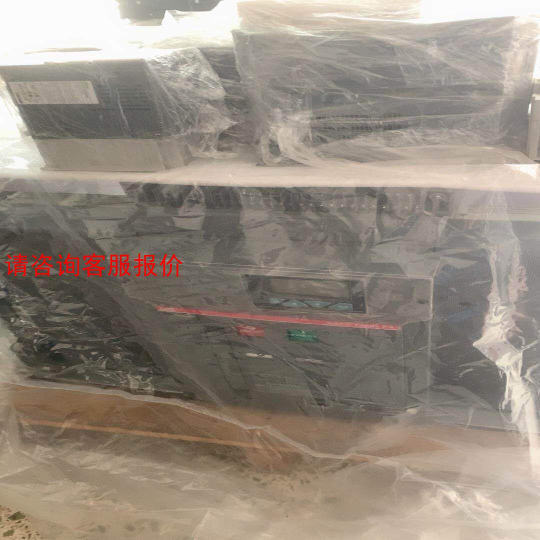 ABB智能断路器E4-4p-4000A抽屉式，装柜未使用