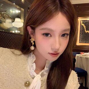 珍珠宫廷风水滴 轻奢高级感花朵耳钉批发耳环气质镶钻银针耳饰时尚