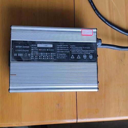 议价48v锂电池充电器，54.6V15安锂电池充电器可维修