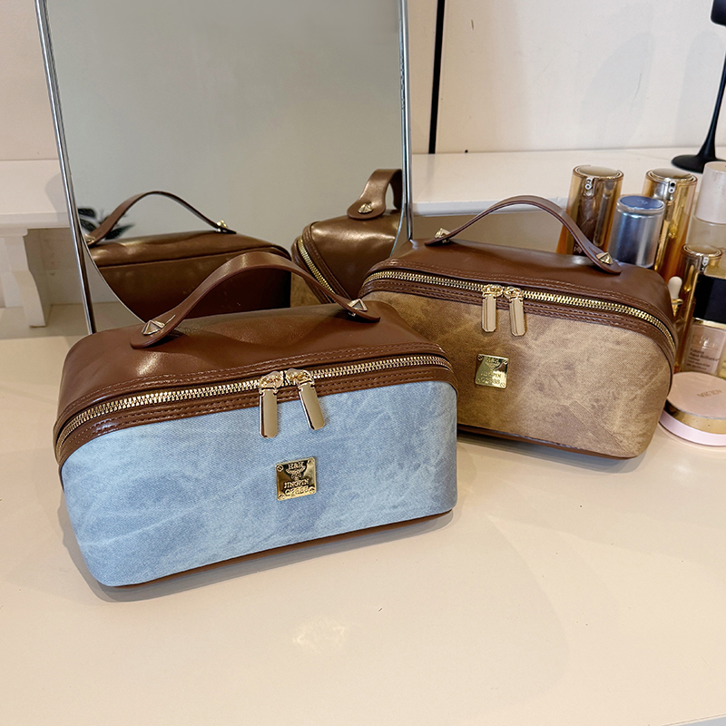 化妆包女2025新款便携式大容量手提化妆品分区收纳包旅行洗漱包袋