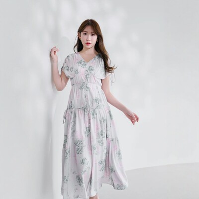 Her lip to 满爱V领印花连衣裙 设计感印花仙女裙清新碎花甜美