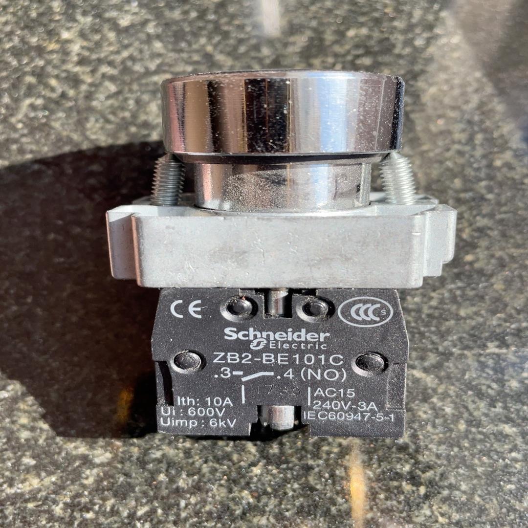 黑色1常开自复位按钮。XB2BA21Ｃ