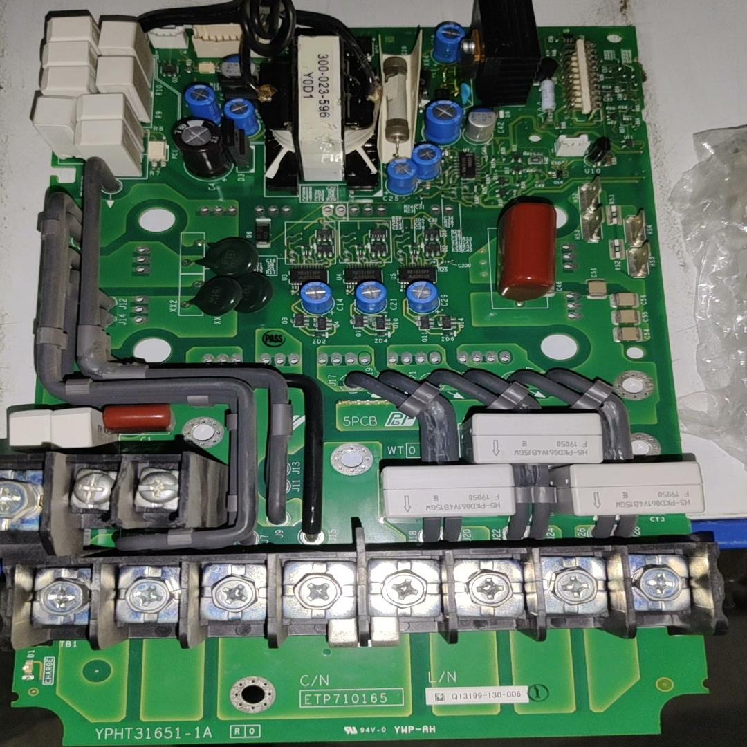 安川V1000变频器驱动板ETP710165全新原装保证质量