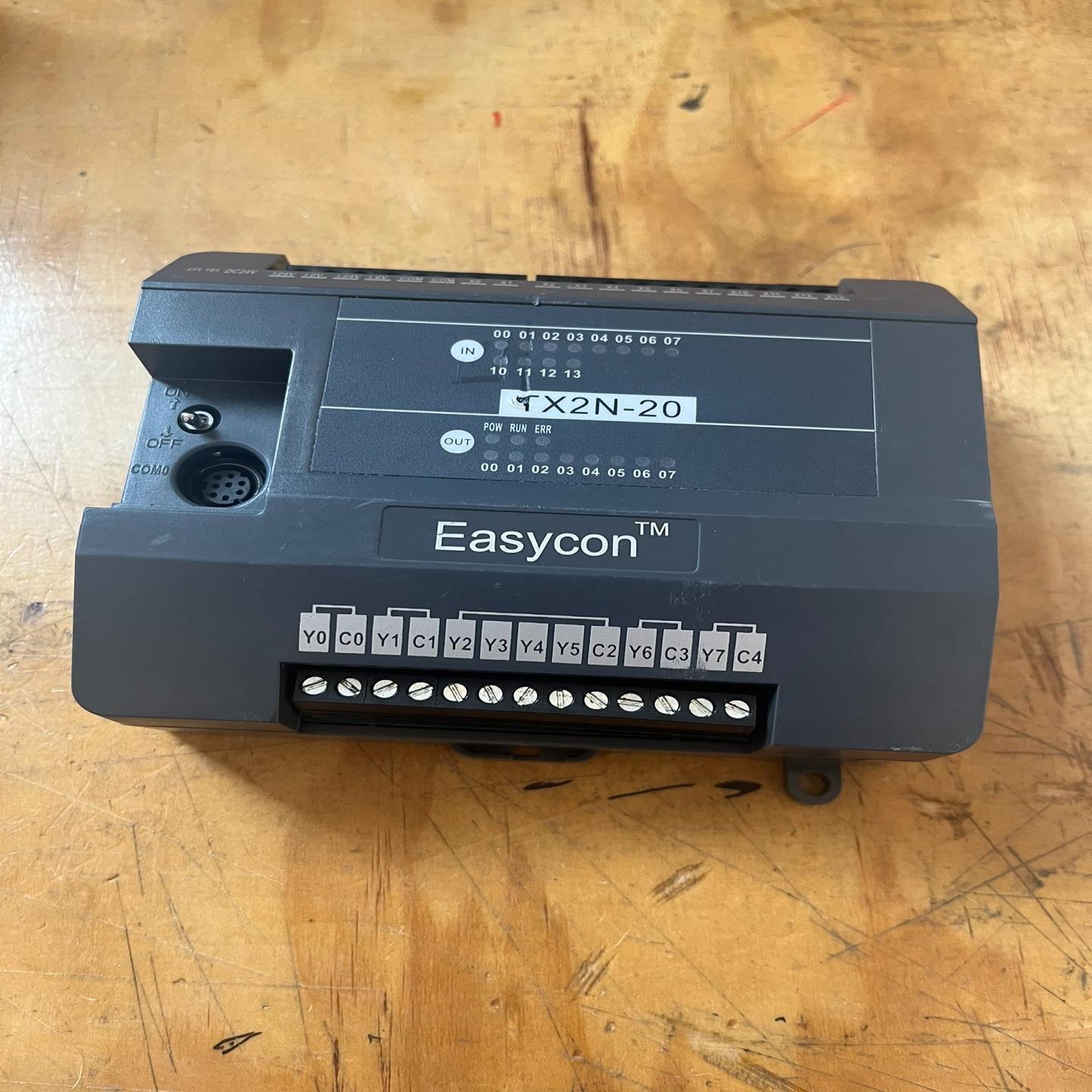 易控王TX2N-20继电器，成色如图微有划痕无功