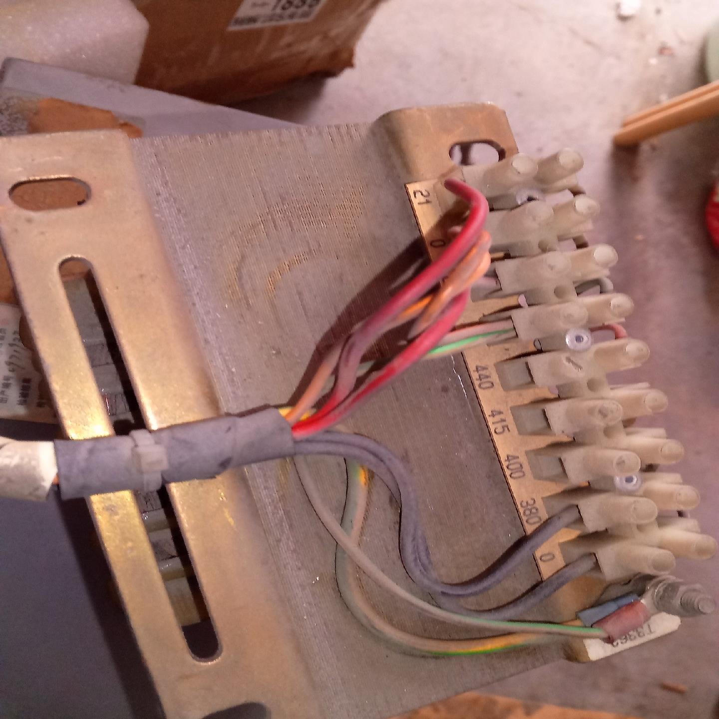 变压器，输入440/415/380变220V，21V,50/