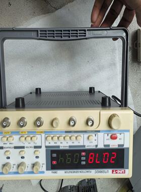 优利德UTG9002C单通道函数/任意波形发生器信号源，功能