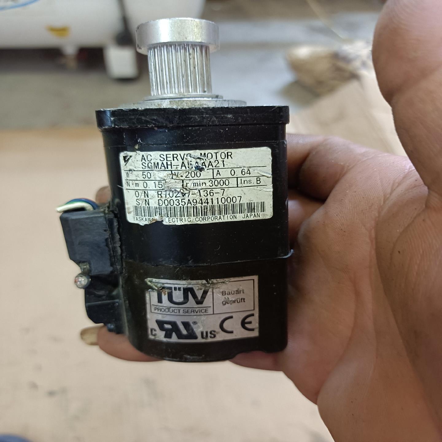 安川伺服电机电机马达SGMAH-A5AAA21