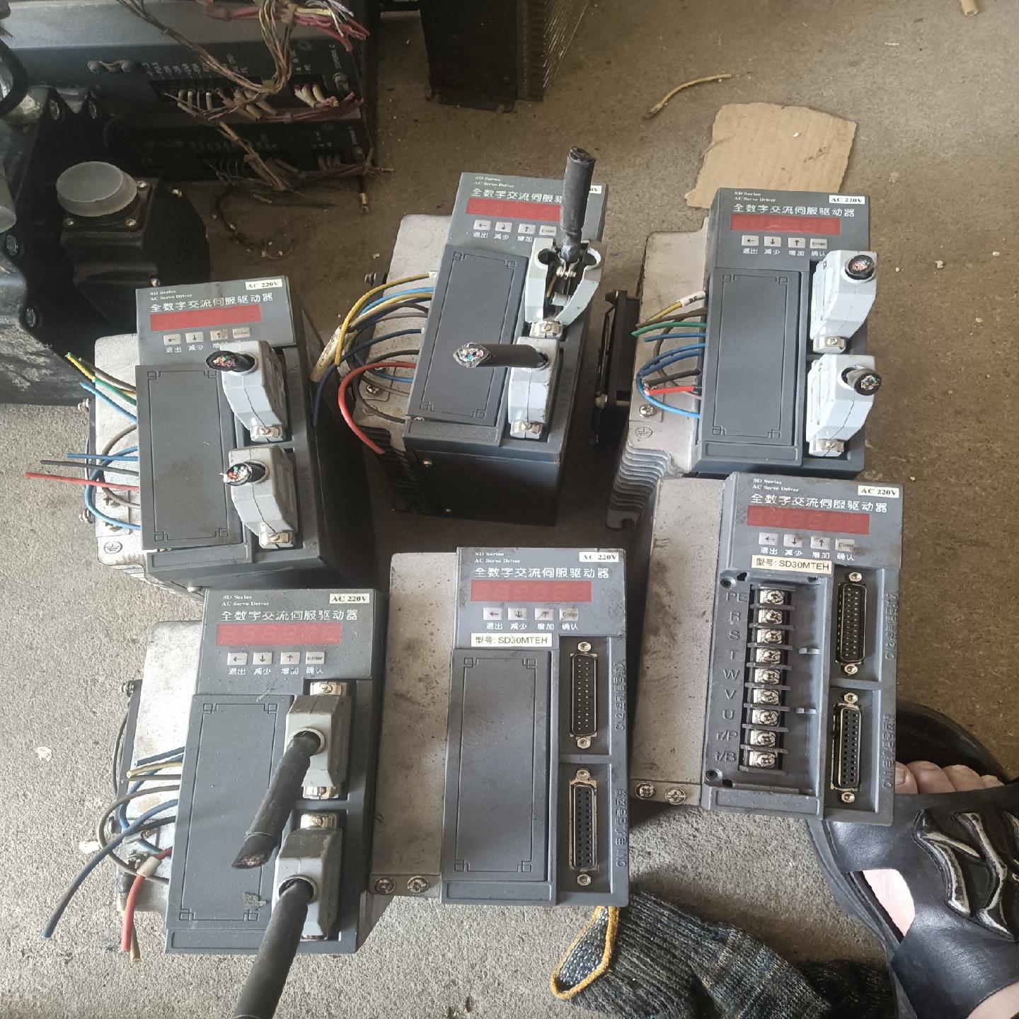 伺服驱动器SD30MTEH。SD30MT四个，单卖330