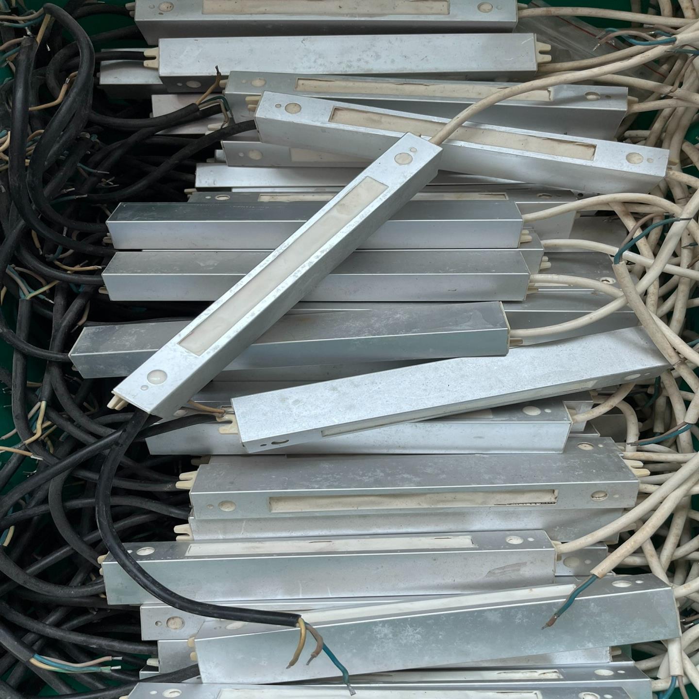 清仓处理！！LED 开关电源  24VDC 30W 变压