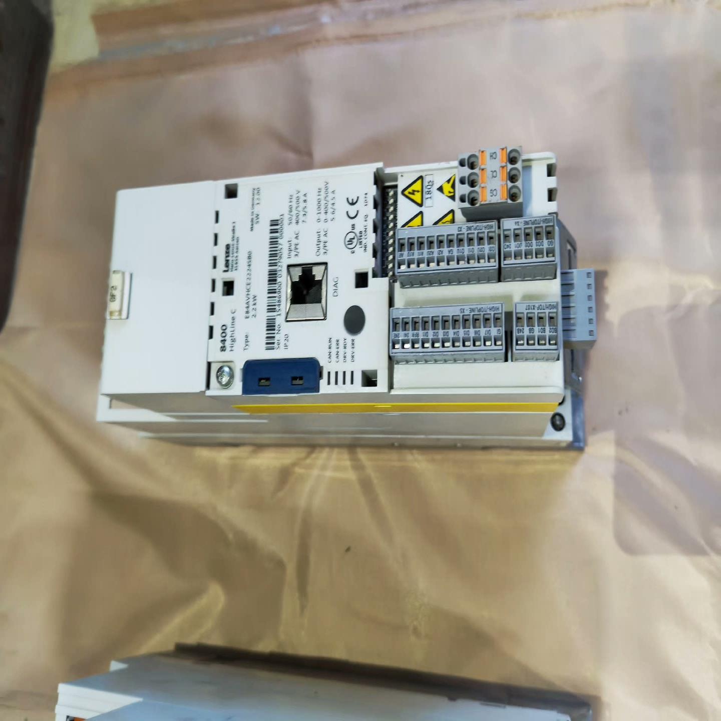 （设备配件）伦茨 E84AVHCE2224SB02.2KW变频器8400