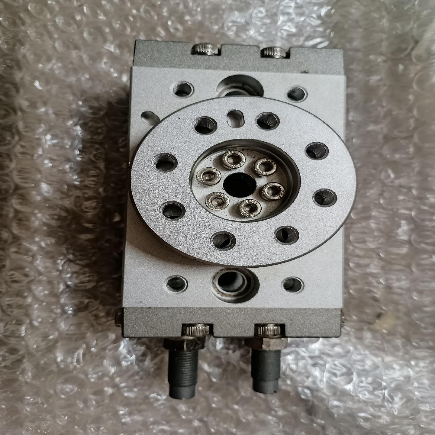 旋转气缸 MSQB20R，1个，，，便宜