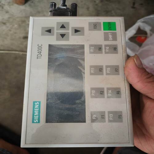 （设备配件）西门子触摸屏TD400C，拆机的。成色如图，通电